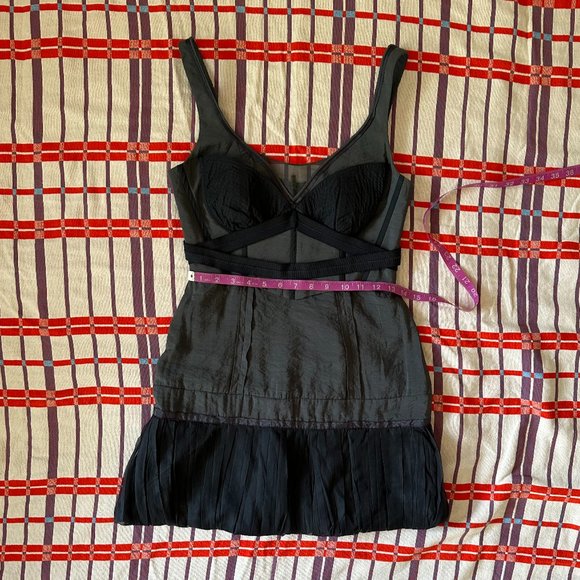 BCBG RUNWAY GREY/BLACK SLEEVELESS MINI DRESS. CORSET LIKE BODICE. SIZE 2. - Picture 10 of 12